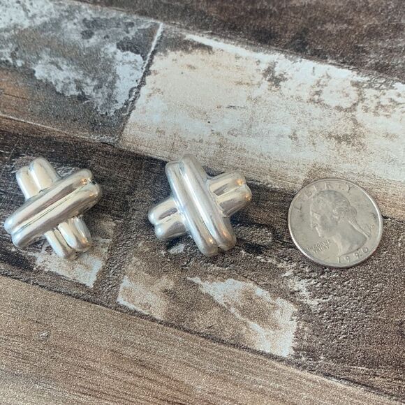 Vintage Barra Signed Clip On Earnings Sterling Silver X’s Crosses Kisses Bold - Picture 13 of 14